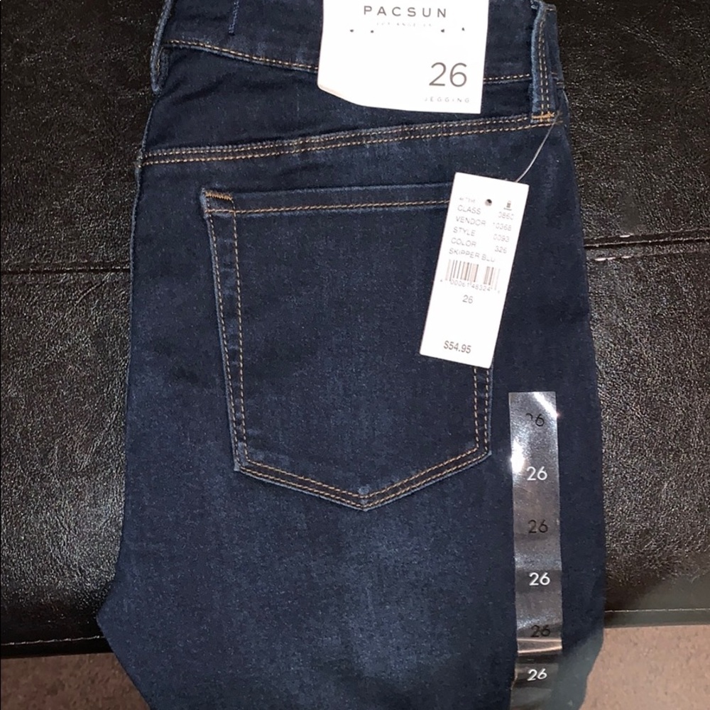 Begging-skipper blue. Dark indigo